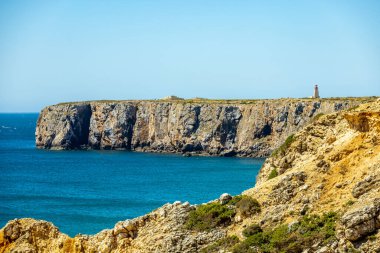 Sagres-Portekiz liman kasabasının kapılarındaki güzel Algarve 'de yaz yürüyüşü.