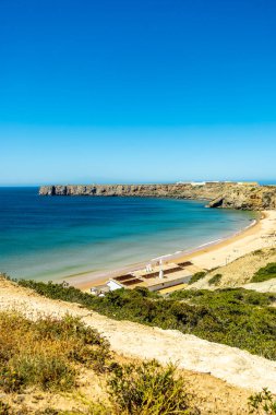 Sagres-Portekiz liman kasabasının kapılarındaki güzel Algarve 'de yaz yürüyüşü.