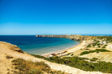 Sagres-Portekiz liman kasabasının kapılarındaki güzel Algarve 'de yaz yürüyüşü.