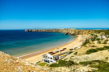 Sagres-Portekiz liman kasabasının kapılarındaki güzel Algarve 'de yaz yürüyüşü.