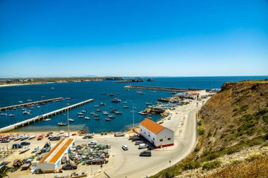 Sagres-Portekiz liman kasabasının kapılarındaki güzel Algarve 'de yaz yürüyüşü.
