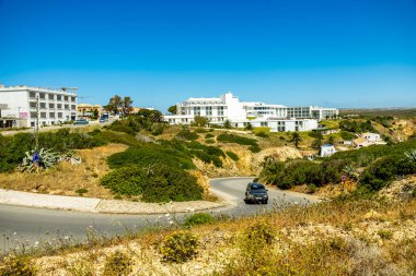 Sagres-Portekiz liman kasabasının kapılarındaki güzel Algarve 'de yaz yürüyüşü.