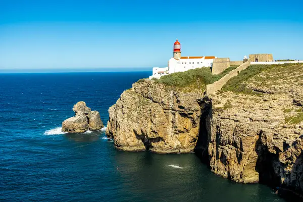 Sagres yakınlarındaki Cabo de So Vicente 'deki Avrupa anakarasının güney-batı ucuna seyahat ediyoruz.