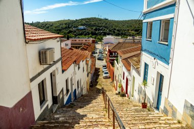 Rio Arade 'daki Algarve Silves' in eski tarihi başkentini ve heybetli kalesi Portekiz 'i ziyaret edin.