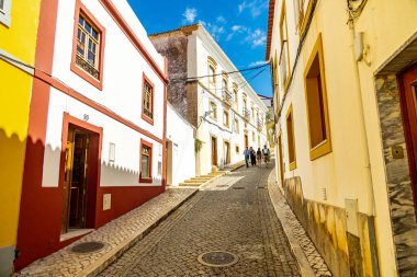 Rio Arade 'daki Algarve Silves' in eski tarihi başkentini ve heybetli kalesi Portekiz 'i ziyaret edin.