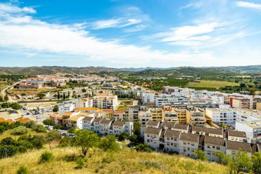 Rio Arade 'daki Algarve Silves' in eski tarihi başkentini ve heybetli kalesi Portekiz 'i ziyaret edin.