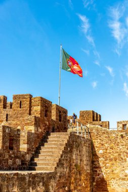 Rio Arade 'daki Algarve Silves' in eski tarihi başkentini ve heybetli kalesi Portekiz 'i ziyaret edin.