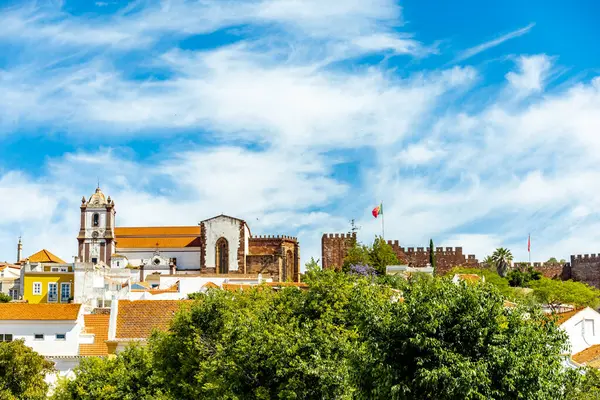 Rio Arade 'daki Algarve Silves' in eski tarihi başkentini ve heybetli kalesi Portekiz 'i ziyaret edin.