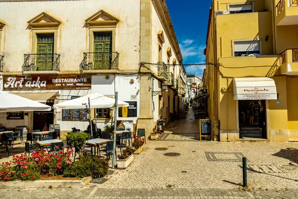 Rio Arade 'daki Algarve Silves' in eski tarihi başkentini ve heybetli kalesi Portekiz 'i ziyaret edin.