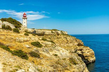 Algarve 'ın güzel kıyıları olan Portekiz' in Marinha Körfezi 'ndeki sahile kısa bir ziyaret.