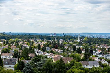 Frankfurt am Main - Hesse - Almanya üzerinden Goethe Kulesi manzaralı muhteşem bir yürüyüş.