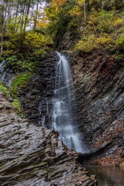Zhenetsky Huk olarak da bilinen Huk Şelalesi, Ukrayna 'nın en ünlü şelalelerinden biridir.