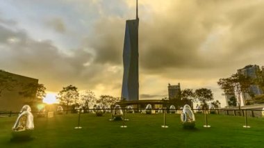 Kuala Lumpur, Malezya - 29 Ekim 2022: Merdeka 118 veya PNB 118. Güneydoğu Asya 'nın en yüksek binası bir zamanlar tamamlanmıştı. İnşaat alanı ve Merdeka Stadyumu. Ticaret merkezi.