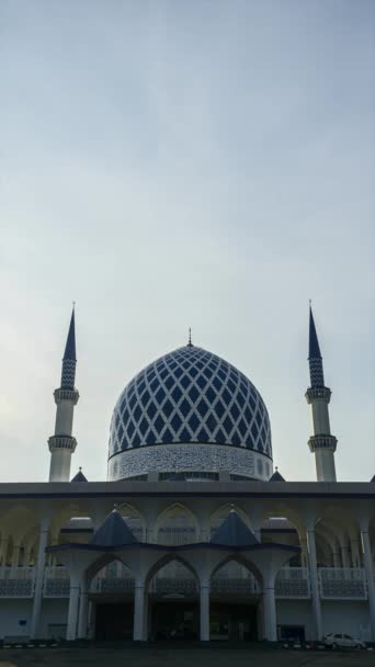 2023年3月19日 马来西亚沙阿 阿拉姆 庄严的苏丹萨拉赫丁 阿卜杜勒 阿齐兹清真寺 伊斯兰建筑的杰作 闪烁着夕阳西下的光芒 — 图库视频影像