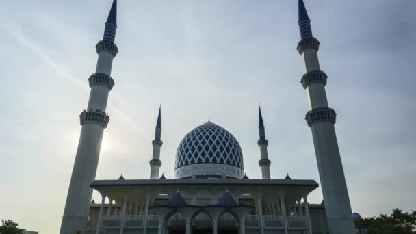 2023年3月19日 马来西亚沙阿 阿拉姆 庄严的苏丹萨拉赫丁 阿卜杜勒 阿齐兹清真寺 伊斯兰建筑的杰作 闪烁着夕阳西下的光芒 — 图库视频影像