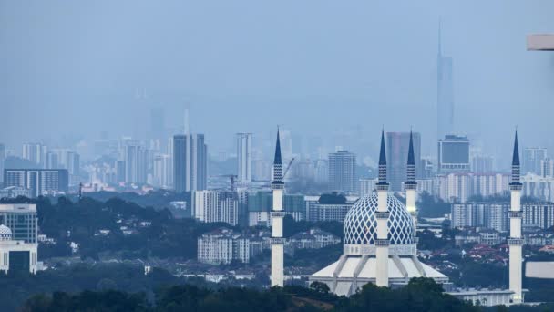 2023年7月16日 马来西亚沙阿 阿拉姆 Shah Alam 庄严的苏丹萨拉赫丁 阿卜杜勒 阿齐兹清真寺 Salahuddin Abdul — 图库视频影像