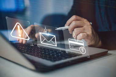 Siber suç ve siber güvenlik kavramı. El gösterimi koruma sistemleri, ağlar ve dijital saldırılara karşı programlar. E- posta, hackleme şifresi ve kişisel veri sağlayan internet bağlantılı sistemlerin korunması. Hacker yazılımı veya kötü amaçlı yazılım.