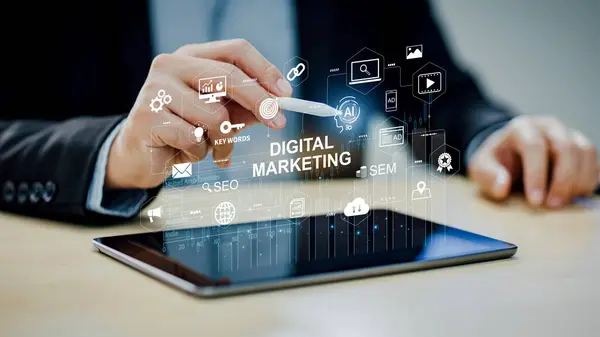 Dijital pazarlama iş teknolojisi konsepti. Web sitesi adertisement e-posta sosyal medya ağı, SEO, SEM video ve mobil uygulama simgeleri ve pazarlama stratejisi için ai Tech.
