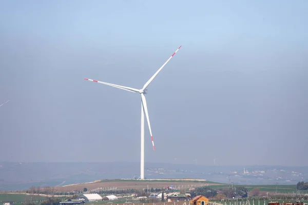 Větrná Turbína Větrný Mlýn Čistá Energie Zelené Přírodě Různých Místech — Stock fotografie