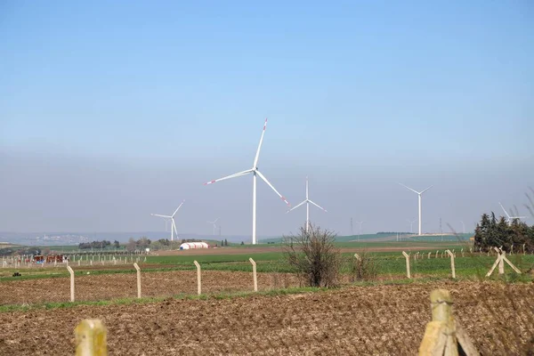 Větrná Turbína Větrný Mlýn Čistá Energie Zelené Přírodě Různých Místech — Stock fotografie