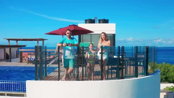 Słynny Luksusowych Wakacjach Korzystających Basenu Infinity Dachu Tropikalnej Wyspy Ukulhas — Wideo stockowe