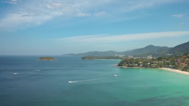 Tropische Küste Mit Türkisfarbenem Meer Mit Steinernen Hügeln Luftaufnahme Vom — Stockvideo
