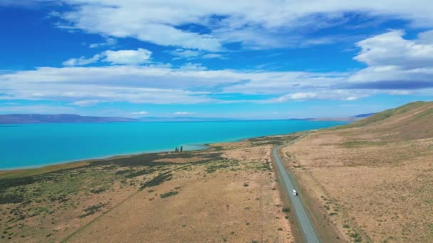 阿根廷圣克鲁斯El Calafate有冰地冷湖的巴塔哥尼亚公路空中景观 — 图库视频影像