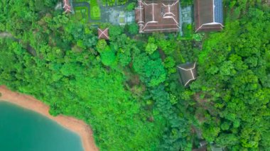 Vietnam 'daki Budist Dağ Manastırı' nın havadan görünüşü