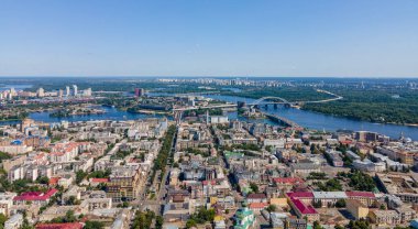 Dinyeper 'ın bankasının havadan görüntüsü. Kyiv 'in Panoraması.