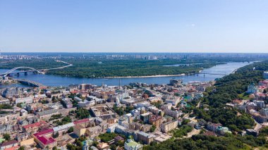 Dinyeper 'ın bankasının havadan görüntüsü. Kyiv 'in Panoraması.