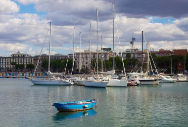 İtalya 'da bir limanda yatlar