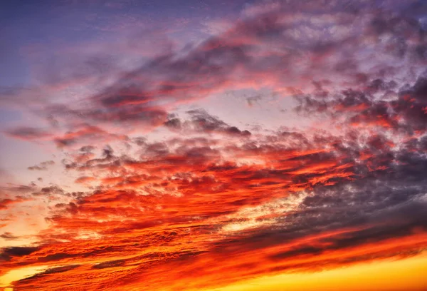 Schöner Morgenhimmel Mit Bunten Wolken Vor Sonnenaufgang Dramatischer Sonnenaufgang — Stockfoto