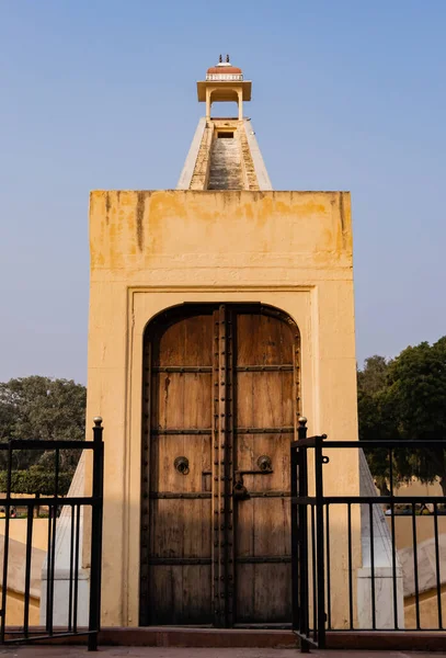Μια Ιστορική Αρχιτεκτονική Που Ονομάζεται Vrihat Samrat Χρησιμοποιείται Ηλιακό Ρολόι — Φωτογραφία Αρχείου