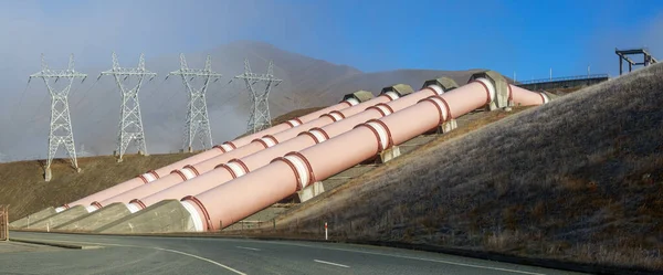 발전소에 파이프라인 발전기 용광로입니다 뉴질랜드 캔터베리 역에서 — 스톡 사진