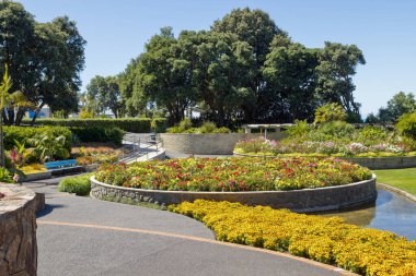 Batık Bahçeler, Napier, Yeni Zelanda 'da güzel çiçekler ve su özellikleri olan bir park.