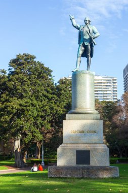 İngiliz kaşif Kaptan Cook 'un heykeli Hyde Park, Sydney, Avustralya' da. 3 Haziran 2024