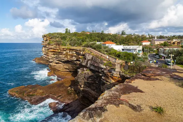 Gap, Watsons Bay, Sydney, Avustralya 'da ünlü bir sahil uçurumu.