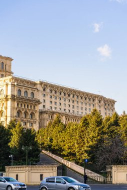 Romanya 'nın başkenti Bükreş' te sabah ve akşam araba trafiği, kirlilik, trafik sıkışıklığı