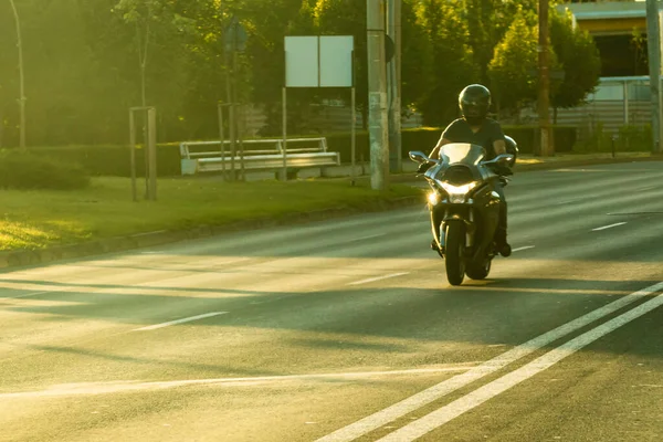Мотоциклист Мотоцикле Движении Бухаресте Румыния 2022 — стоковое фото