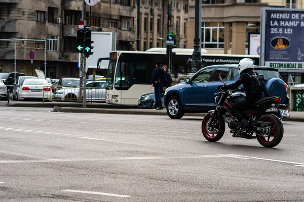 Motorcyclist Motorbike Traffic Bucharest Romania 2022 — Fotografia de Stock