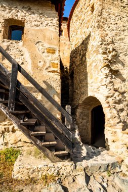 Romanya 'nın Transilvanya kentindeki ünlü Rupea kalesi. Rupa Kalesi (Cetatea Rupea)