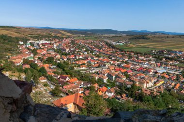 Romanya 'nın Transilvanya kentindeki Rupea kalesinden görüntü. Rupa Kalesi (Cetatea Rupea)