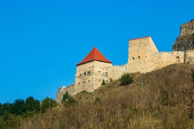 Romanya 'nın Transilvanya kentindeki ünlü Rupea kalesi. Rupa Kalesi (Cetatea Rupea)