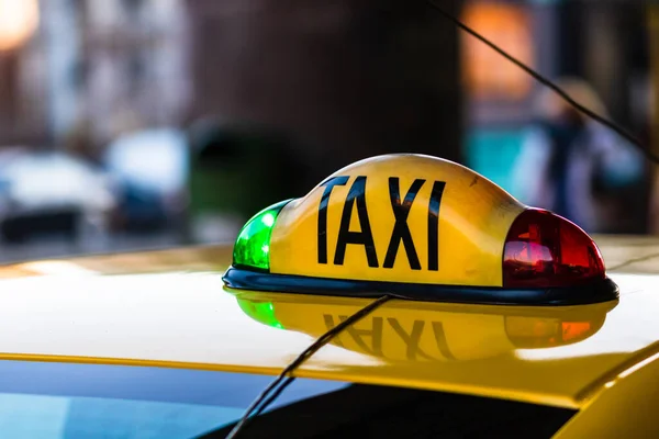 Taxi Autók Várják Ügyfeleket Északi Pályaudvar Gara Nord Előtt Taxi — Stock Fotó