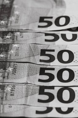 Avro banknotlarının detaylarına özen göster. Para banknotlarının makro detaylarını kapat, 50 Euro izole edilmiş. Dünya para kavramı, enflasyon ve ekonomi kavramı
