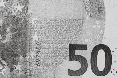 Avro banknotlarının detaylarına özen göster. Para banknotlarının makro detaylarını kapat, 50 Euro izole edilmiş. Dünya para kavramı, enflasyon ve ekonomi kavramı