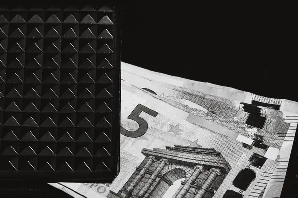 Banconote Euro Isolate Nel Portafoglio Nero — Foto Stock