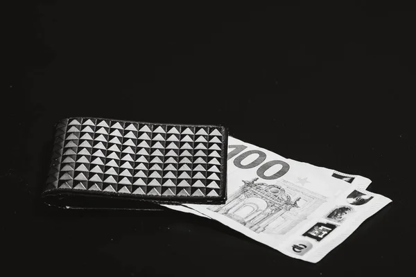 Billetes 100 Euros Cartera Negra Aislados — Foto de Stock