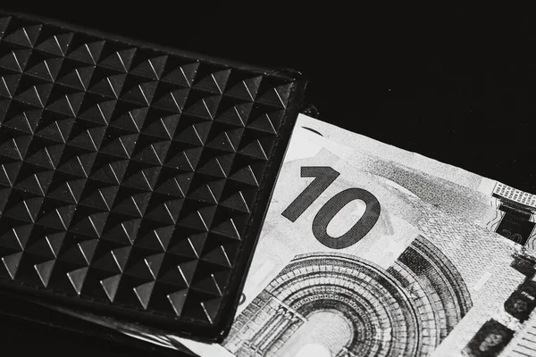 Απομονωμένα Τραπεζογραμμάτια Ευρώ Μαύρο Πορτοφόλι — Φωτογραφία Αρχείου