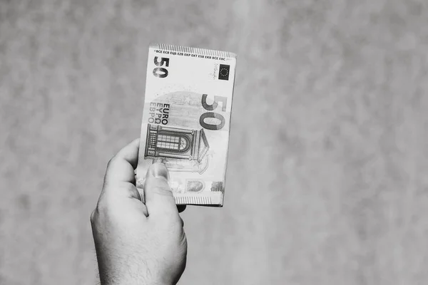 Ręczne Trzymanie Pokazujące Pieniądze Euro Dawanie Lub Otrzymywanie Pieniędzy Takich — Zdjęcie stockowe
